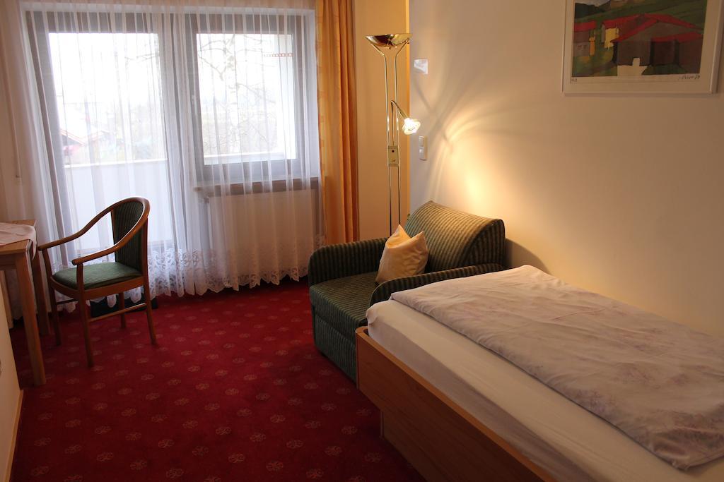 Vogloeder Hof Hotel Bad Fussing Room photo